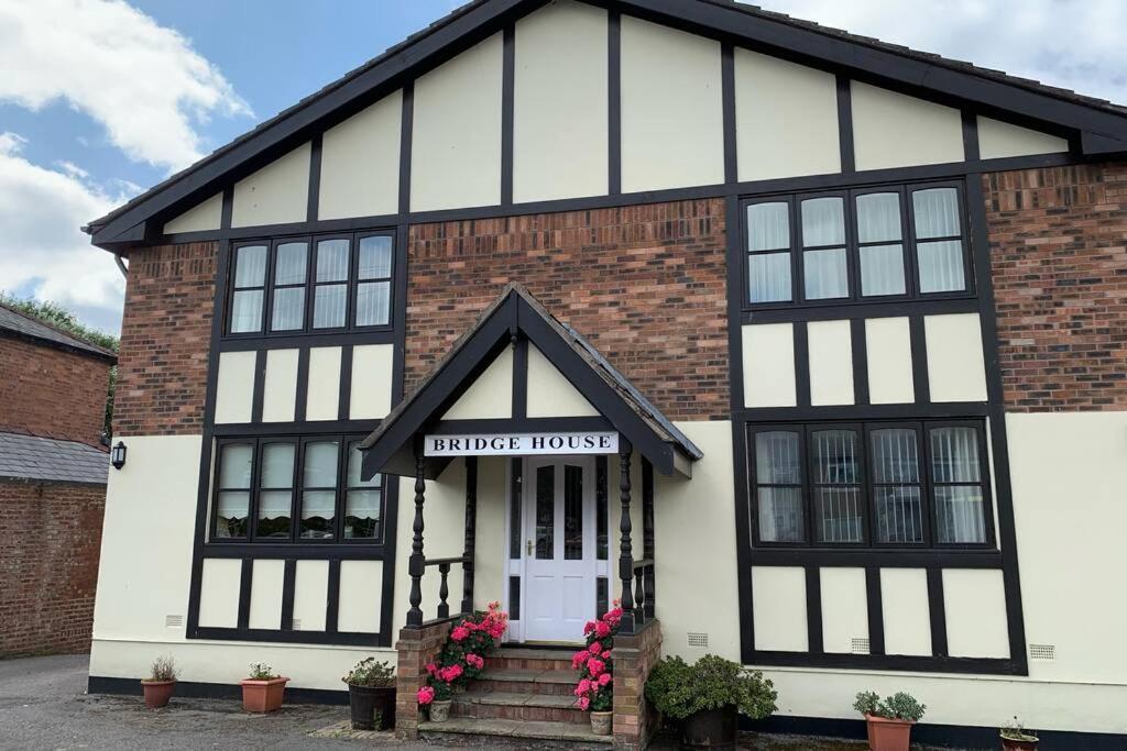 A Charming, Spacious 2 Bedroom Apartment In Lytham Литам Сент Аннс Екстериор снимка