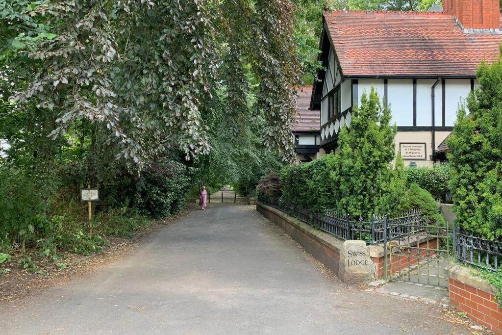 A Charming, Spacious 2 Bedroom Apartment In Lytham Литам Сент Аннс Екстериор снимка